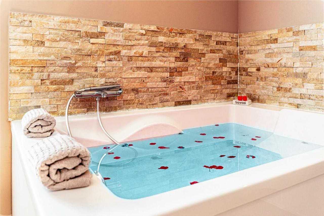 Studio Love Room Spa Baignoire Double La Ciotat Centre Port Экстерьер фото