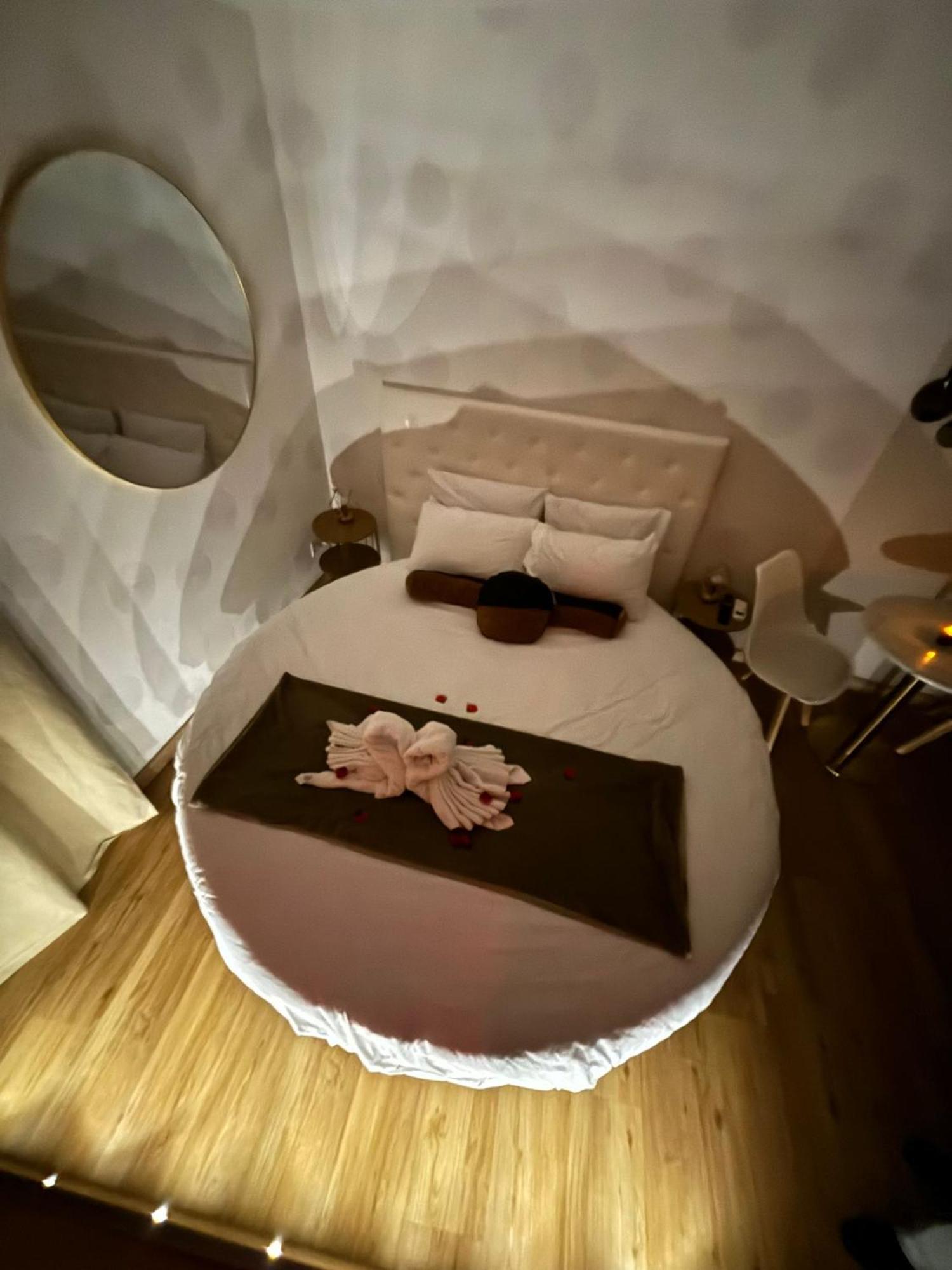 Studio Love Room Spa Baignoire Double La Ciotat Centre Port Экстерьер фото