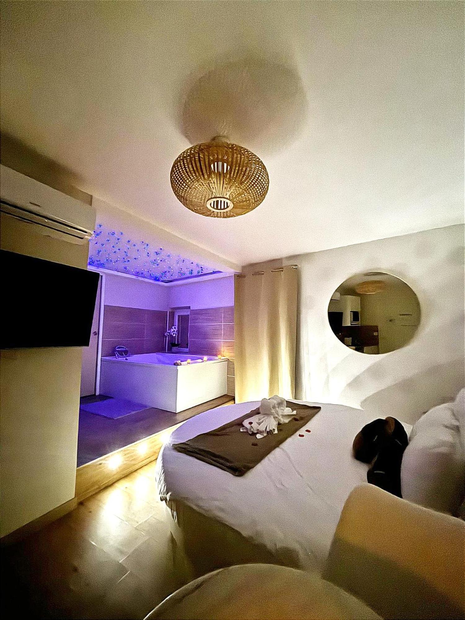 Studio Love Room Spa Baignoire Double La Ciotat Centre Port Номер фото